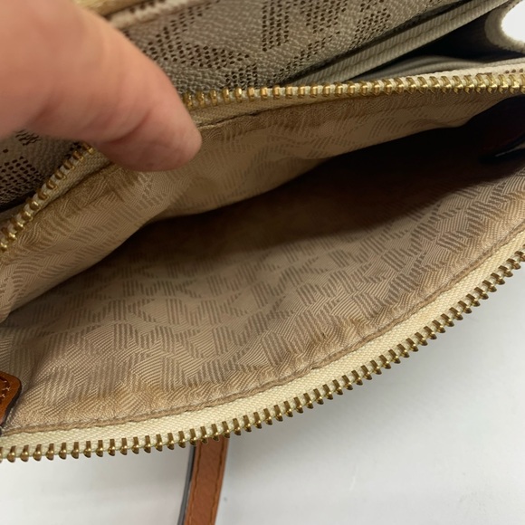 Michael Kors Logo Crossbody Gently Worn - Picture 11 of 14